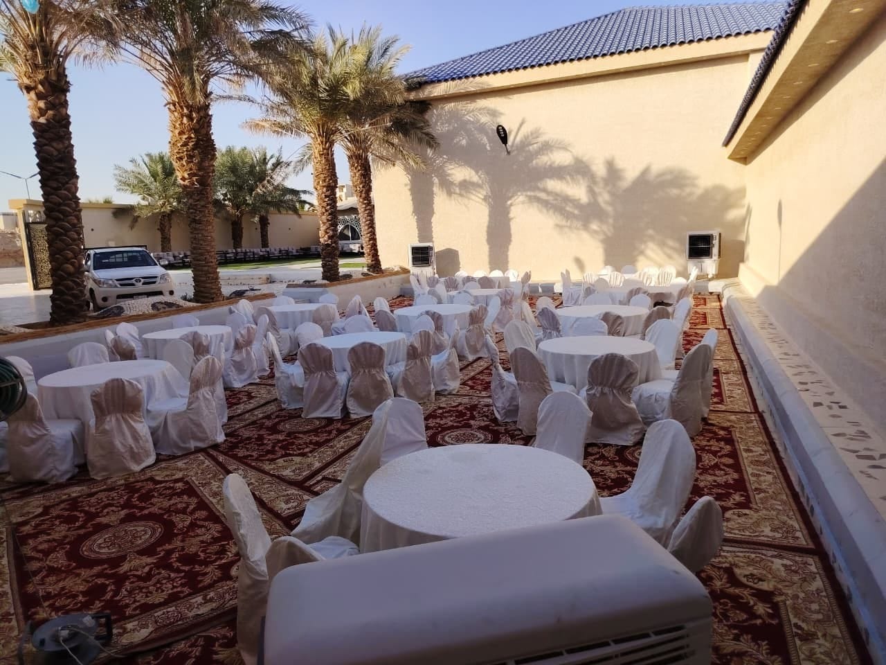 تأجير طاولات دائرية وكراسي بالرياض للحفلات والمناسبات